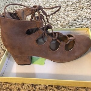 Tan size 8 shoes